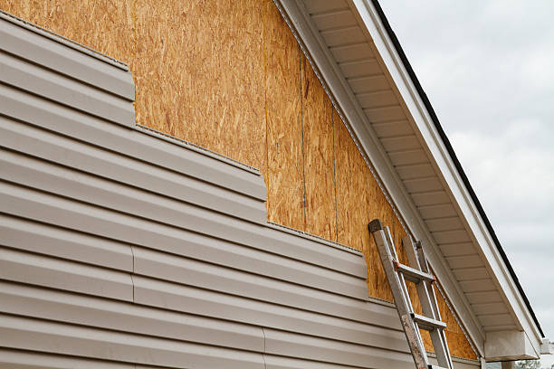 Professional Siding technician working in Annandale, NJ